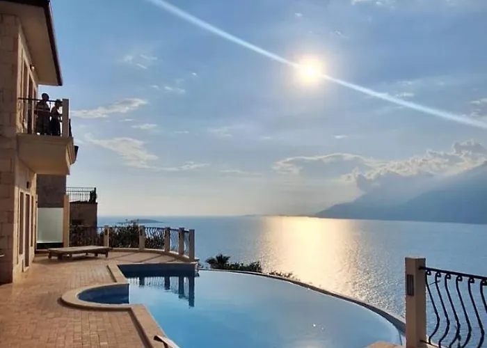 Hillcity Hotel (Adults Only)